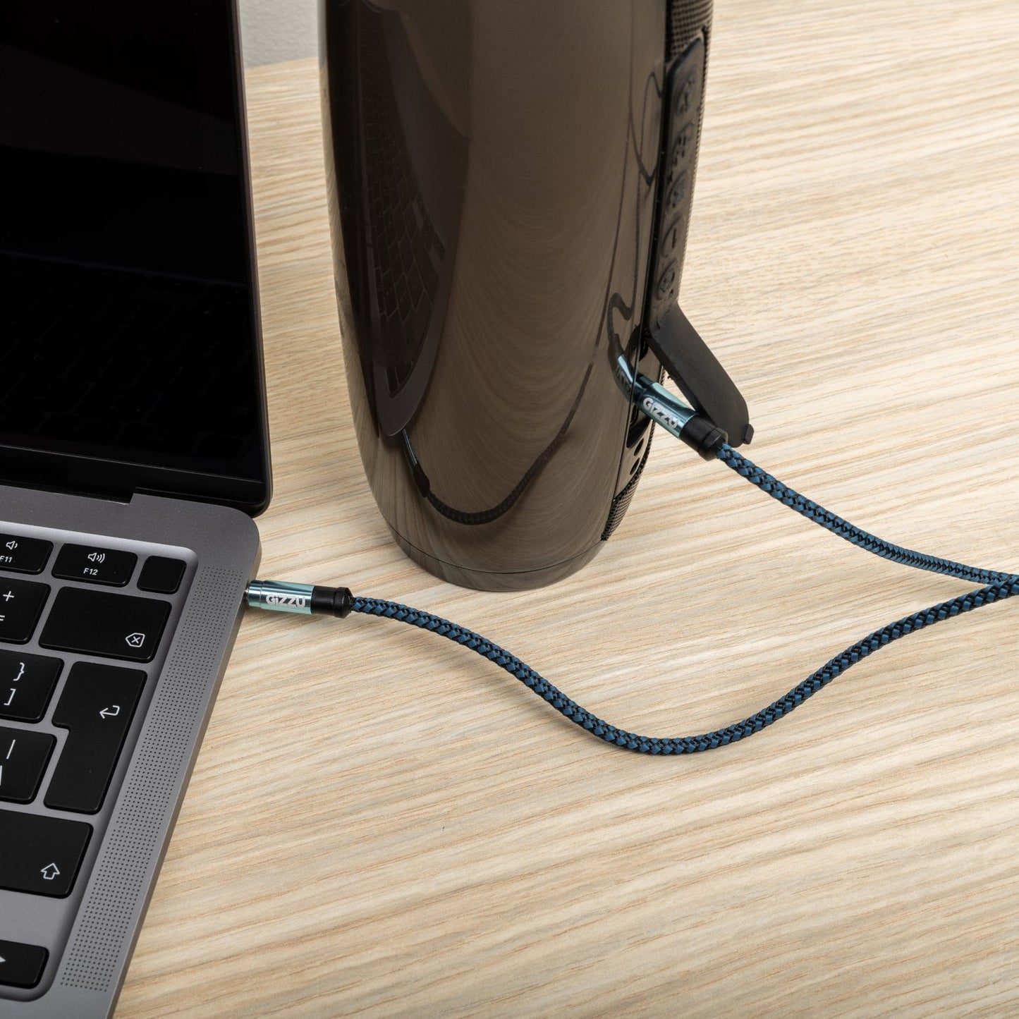 Gizzu 3.5mm AUX Cable 1.5m – Black/Blue Gizzu