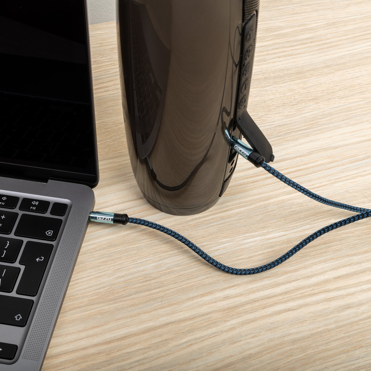 Gizzu 3.5mm AUX Cable 1.5m – Black/Blue Gizzu